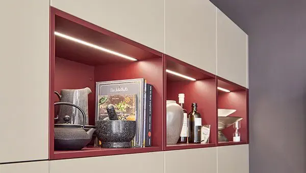 Industrial-Küche in Sandbeige matt mit Arbeitsplatte aus Schichtstoff Betonoptik von Alno