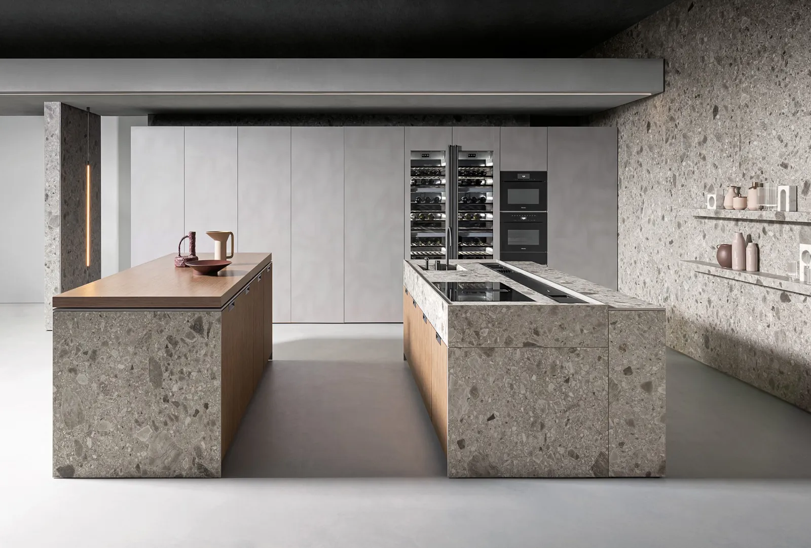 Skandinavische Küche in Graubraun matt mit Arbeitsplatte aus Naturstein/Terrazzo grau von Euromobil