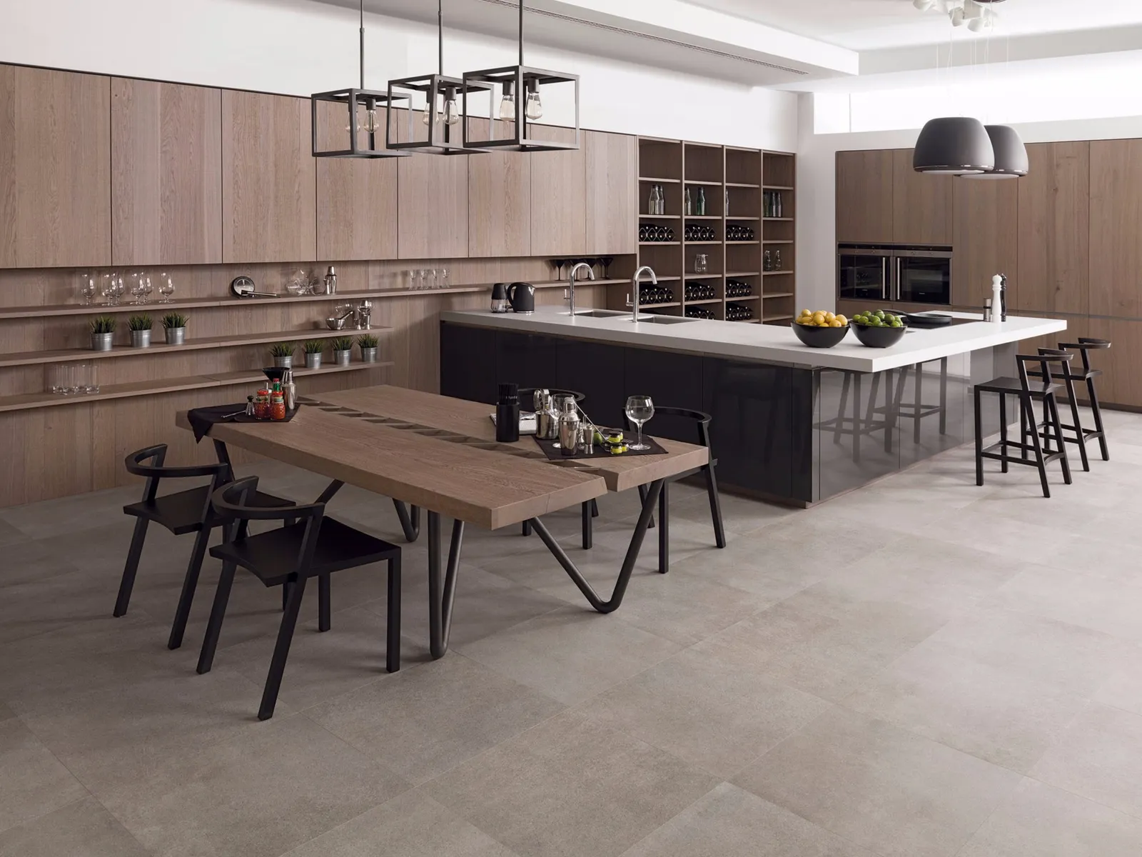Moderne Küche mit Kochinsel in Waldgrün und Nussbaum mit Arbeitsplatte aus Naturstein Granit Steel Grey 30mm von Gamadecor