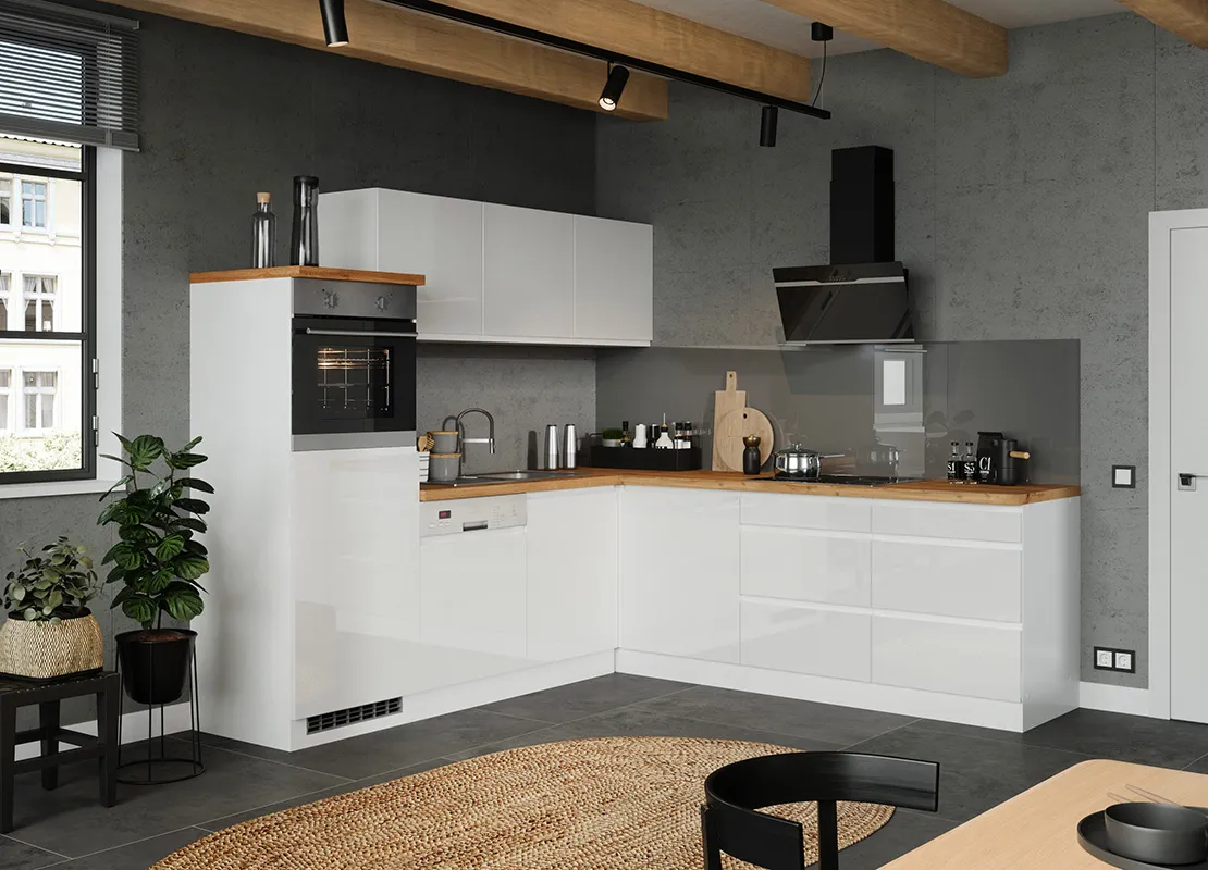Moderne Küche in L-Form in Weiß Hochglanz mit Arbeitsplatte aus Holz Eiche natur geölt von Held Küchen