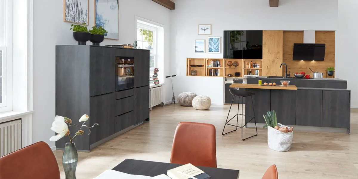 Industrial-Küche in Beton anthrazit CT380 mit Arbeitsplatte aus Keramik Beton dunkel 12mm von Impuls Küchen