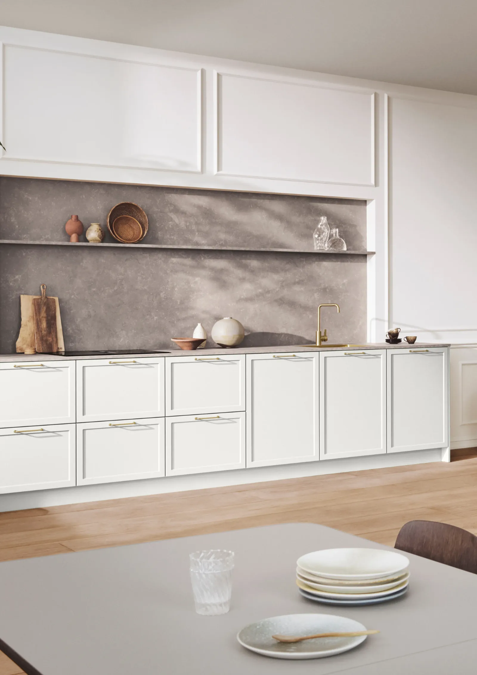 Minimalistische Küche in Weiß matt mit Arbeitsplatte aus Steinoptik grau-beige von Kvik