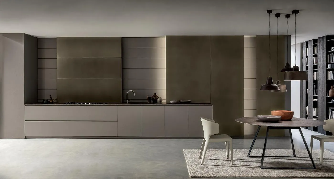 Moderne Küche in Matt-Taupe/Greige mit Arbeitsplatte aus Quarzstein von Modulnova