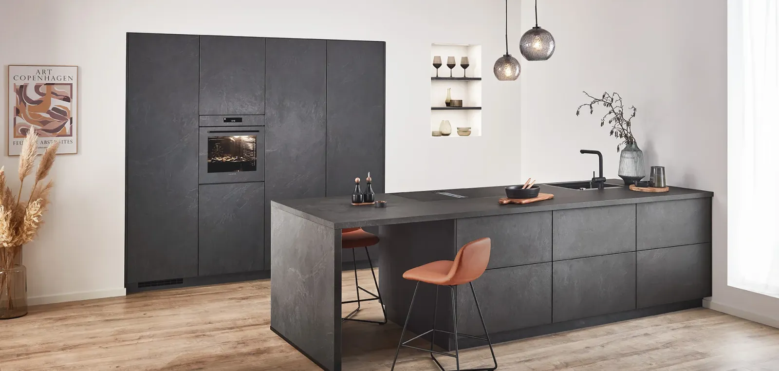 Nobilia STONEART – Küche Grauschiefer mit Insel – STONEART 303 Grauschiefer Nachbildung (Schichtstoff, Preisgruppe 4), Korpus 194 Schiefergrau