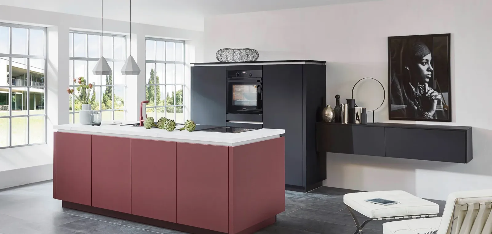Nobilia EASYTOUCH – Inselküche Rostrot mit Grafitschwarz – EASYTOUCH 963 Rostrot ultramatt (Lacklaminat, Preisgruppe 4), kombiniert mit Grafitschwarz