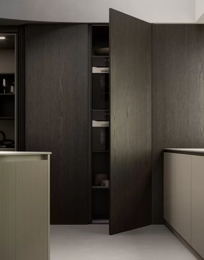 Moderne Küche in Dunkelbraun Holzoptik mit Arbeitsplatte aus Quarzkomposit Grau meliert 20mm von Pedini