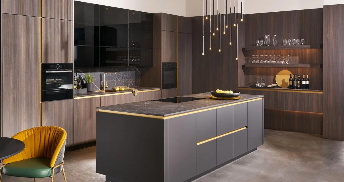 rational COMFORT PLUS Wenge mit Insel – Altrosa matt mit Weiß