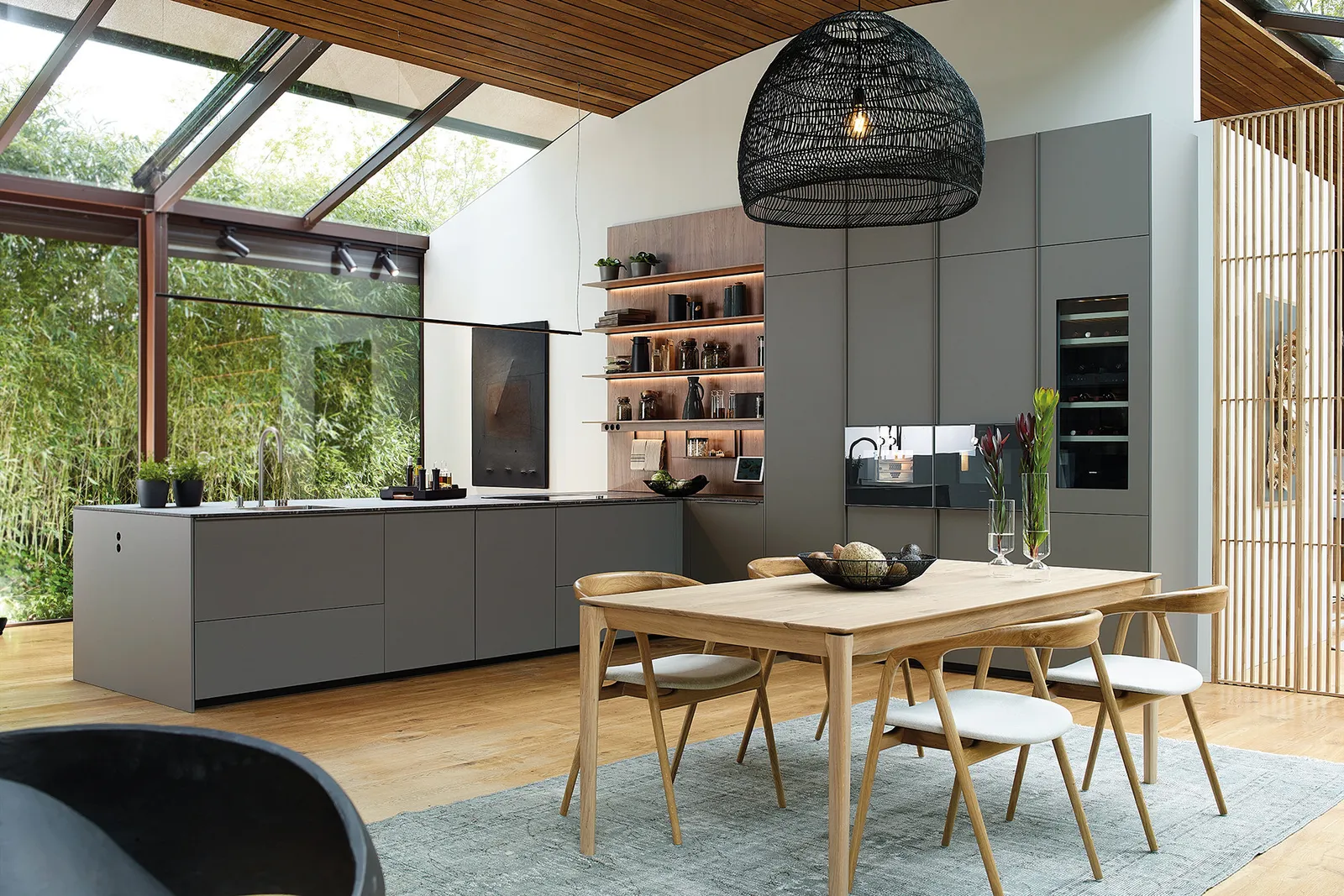 Moderne Küche in Anthrazit/Dunkelgrau mit Arbeitsplatte aus Schichtstoff Beton Anthrazit 39mm von Santos