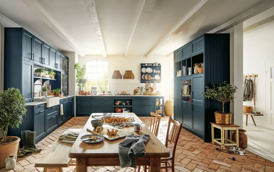 Schüller Landhausküche Finca satin mit Pore F550P in Blau