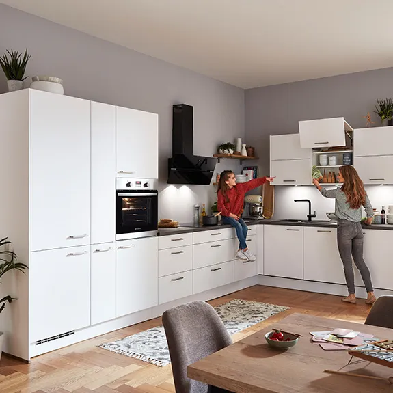 Nobilia Elements L-Küche in Weiß mit Kochinsel