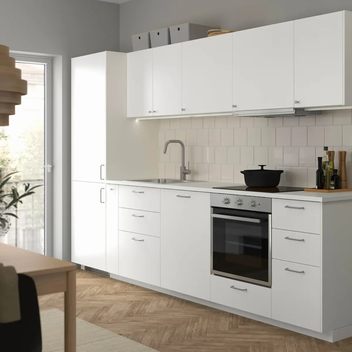 IKEA METOD-Küchenzeile in VEDDINGE weiß mit Einbaugeräten