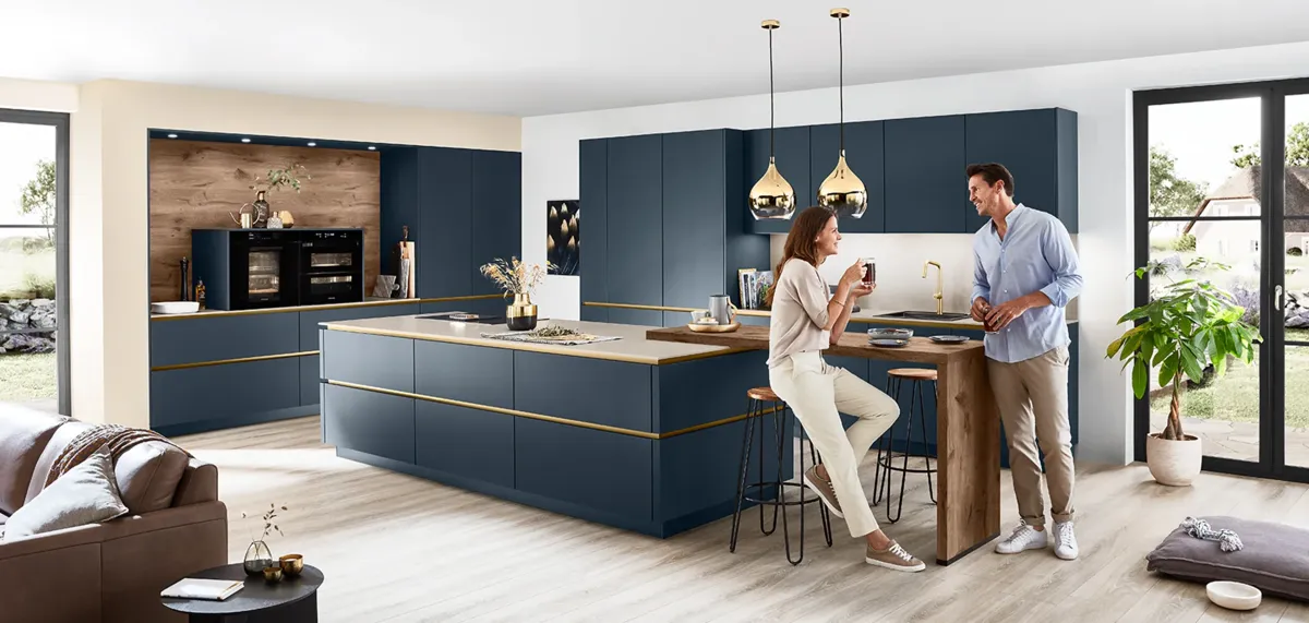 Grifflose nobilia Easytouch 966 in Blau mit Kochinsel